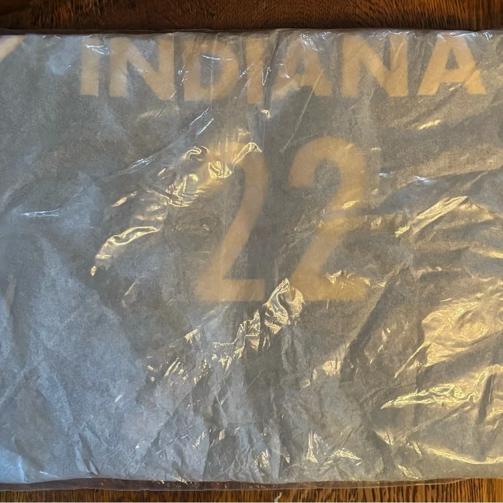 *New* Caitlin Clark Indiana Fever #22 Jersey, Women’s Large - Picture 8 of 8
